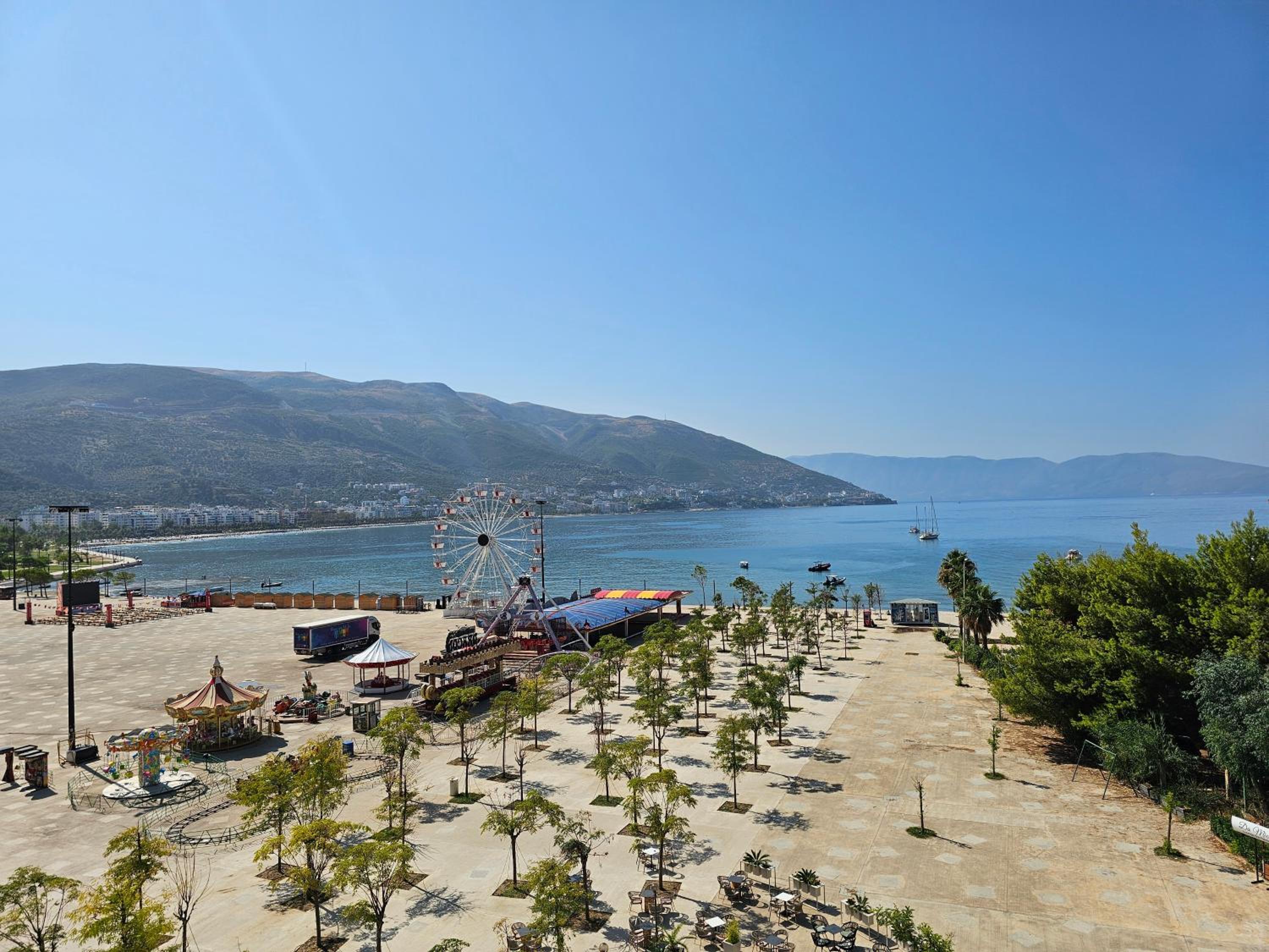 Holiday 2-Bed Apartment SeaView