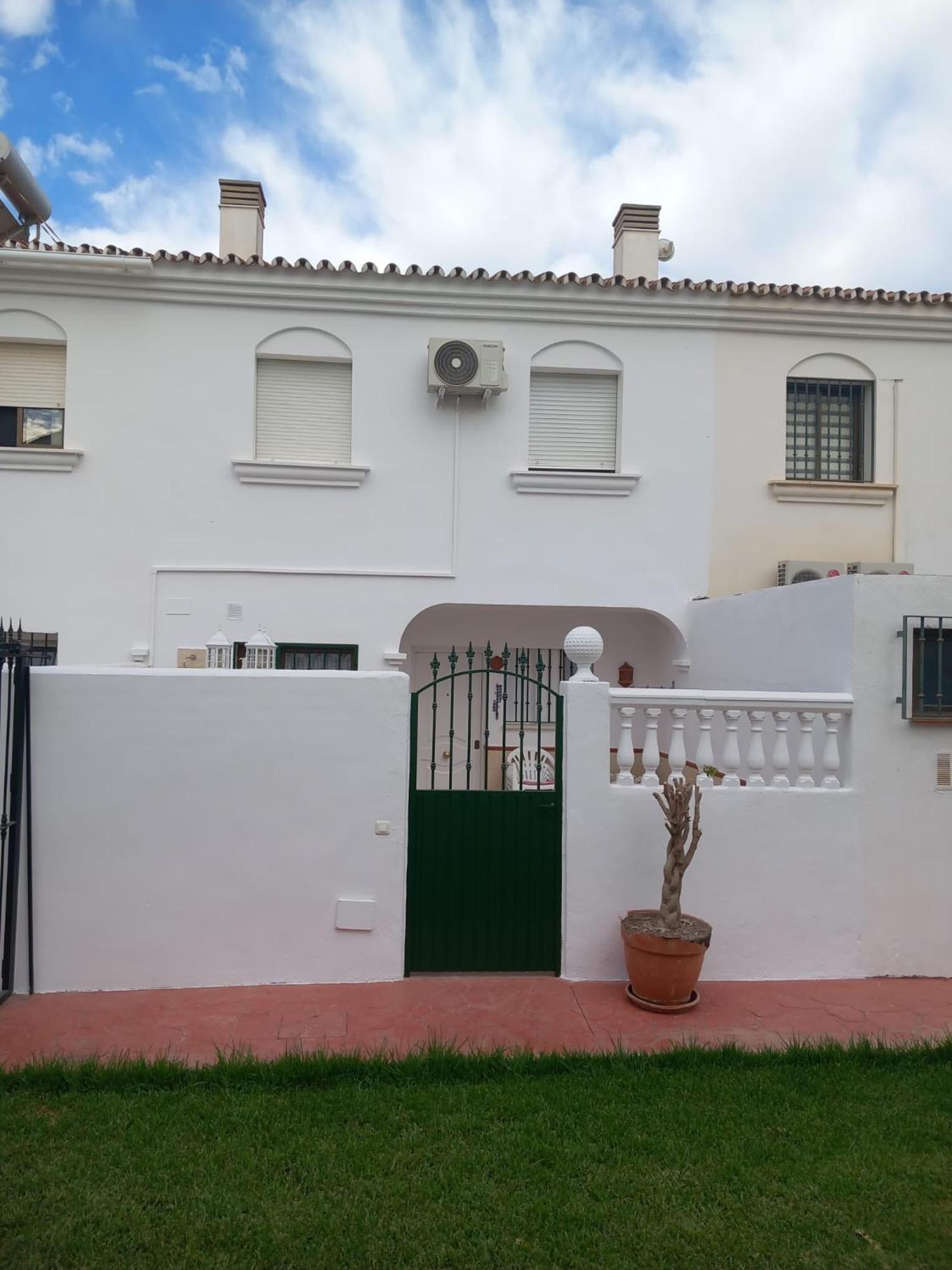 Chalet adosado con piscina