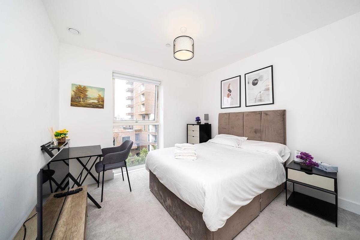 1BR Gem in Shared Apt Near O2 Arena & ExCel with Patio, Private Bath, Free Parking & Garden