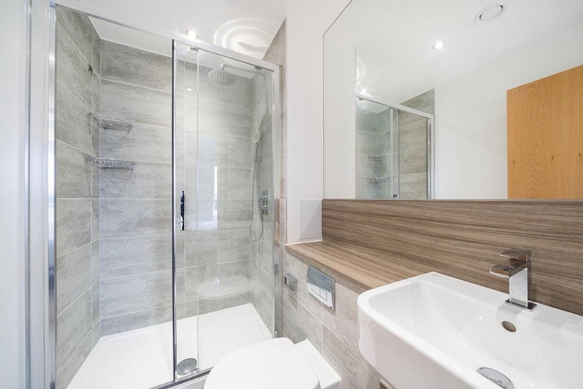 1BR Gem in Shared Apt Near O2 Arena & ExCel with Patio, Private Bath, Free Parking & Garden