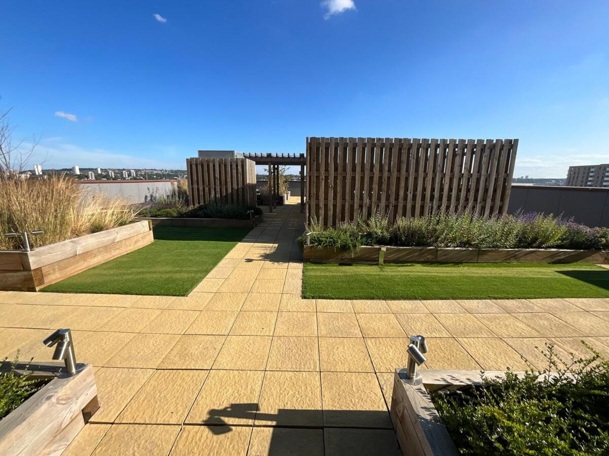 1BR Gem in Shared Apt Near O2 Arena & ExCel with Patio, Private Bath, Free Parking & Garden