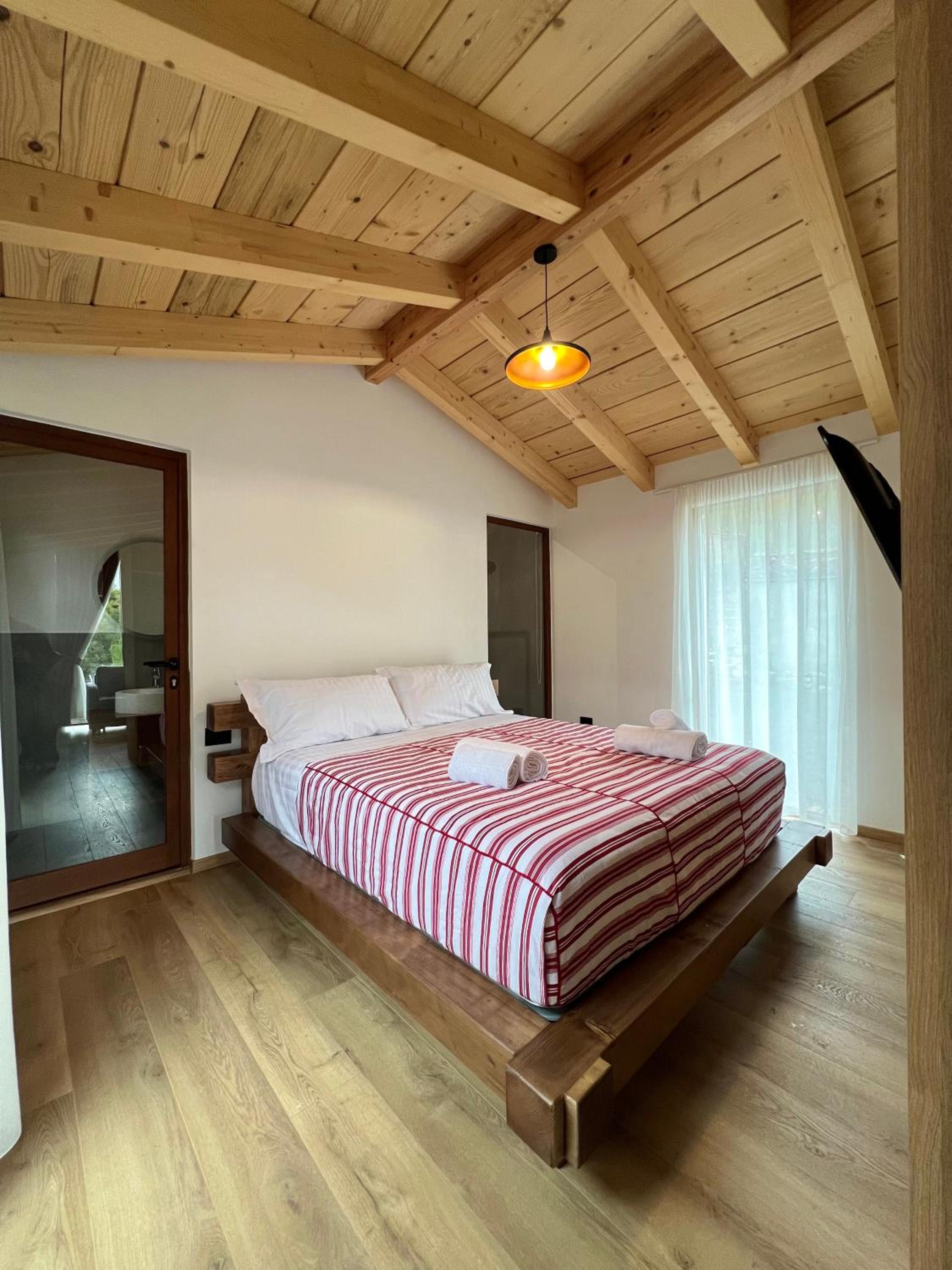 Hotel Guest House Si n'shpi tande - Mrizi i Zanave - Image 1