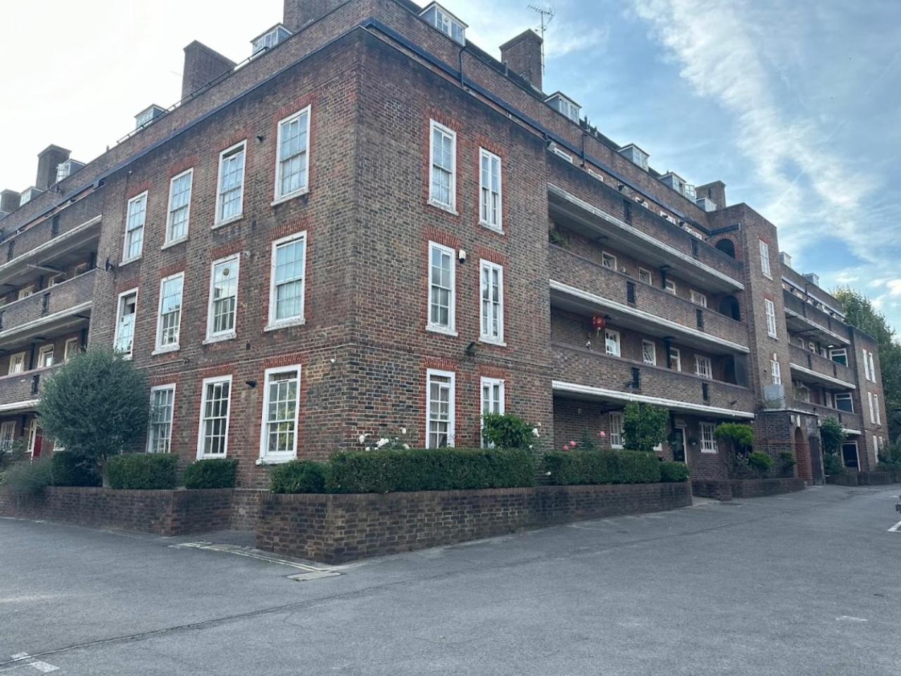 Quiet location in central London, close to Paddington, Regent Park, Lord's Cricket, late check-in