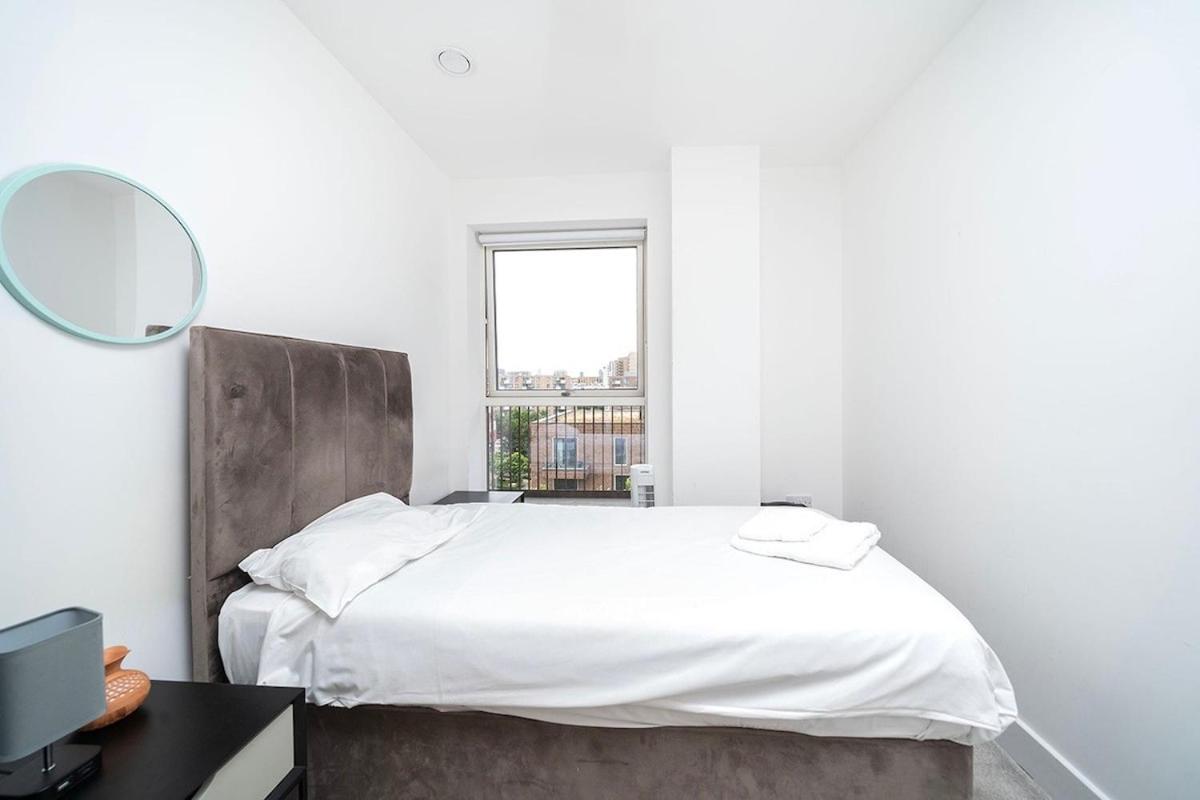 Single Bed in Shared Apt Greater London Gem Near O2 Arena & Thames With Free Parking
