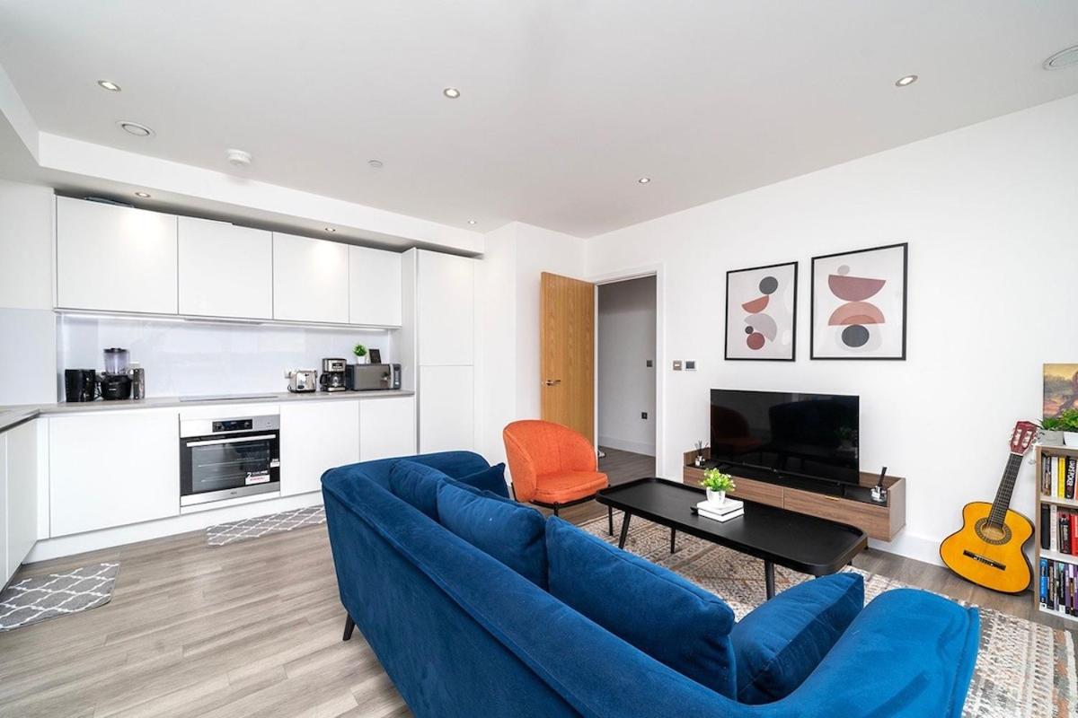 Single Bed in Shared Apt Greater London Gem Near O2 Arena & Thames With Free Parking
