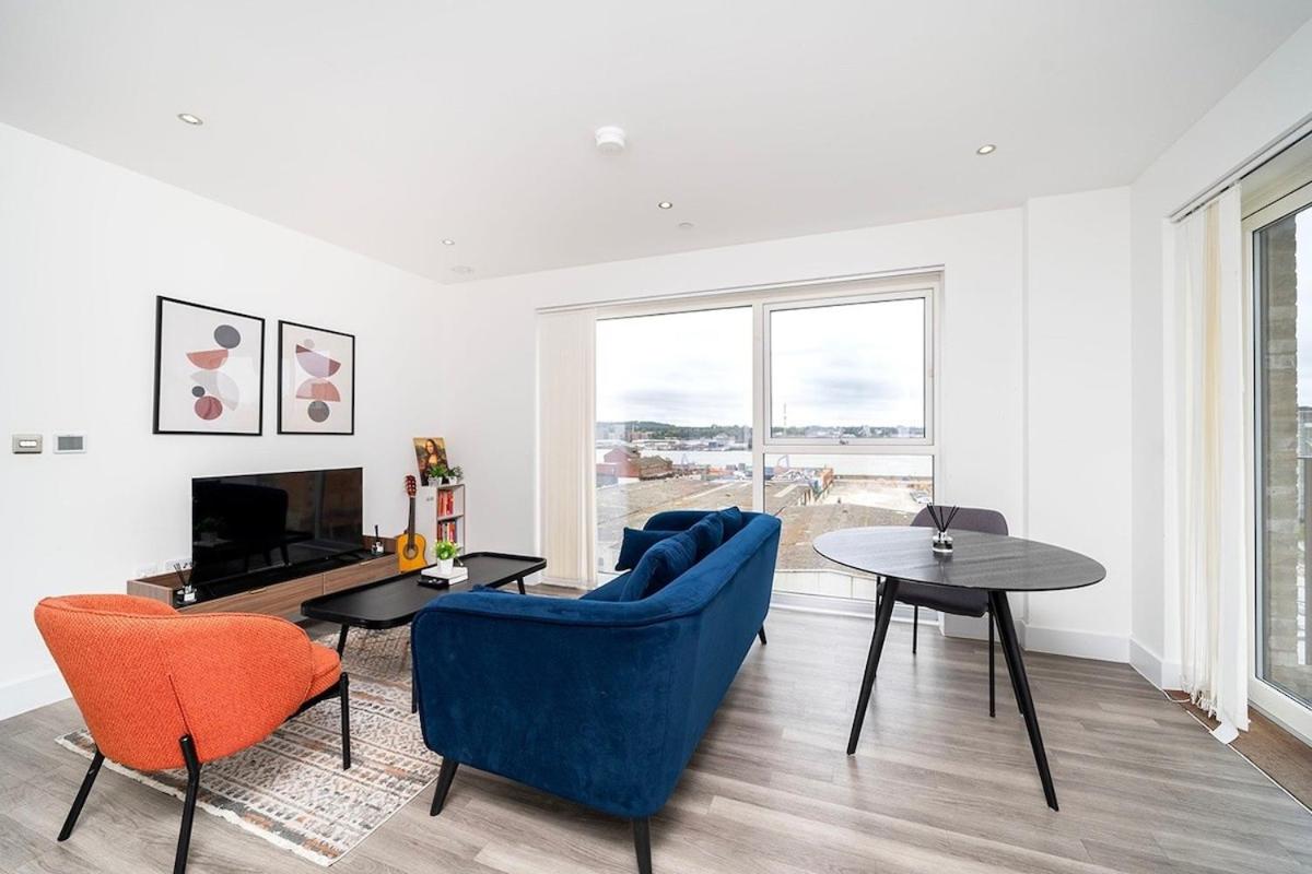 Single Bed in Shared Apt Greater London Gem Near O2 Arena & Thames With Free Parking