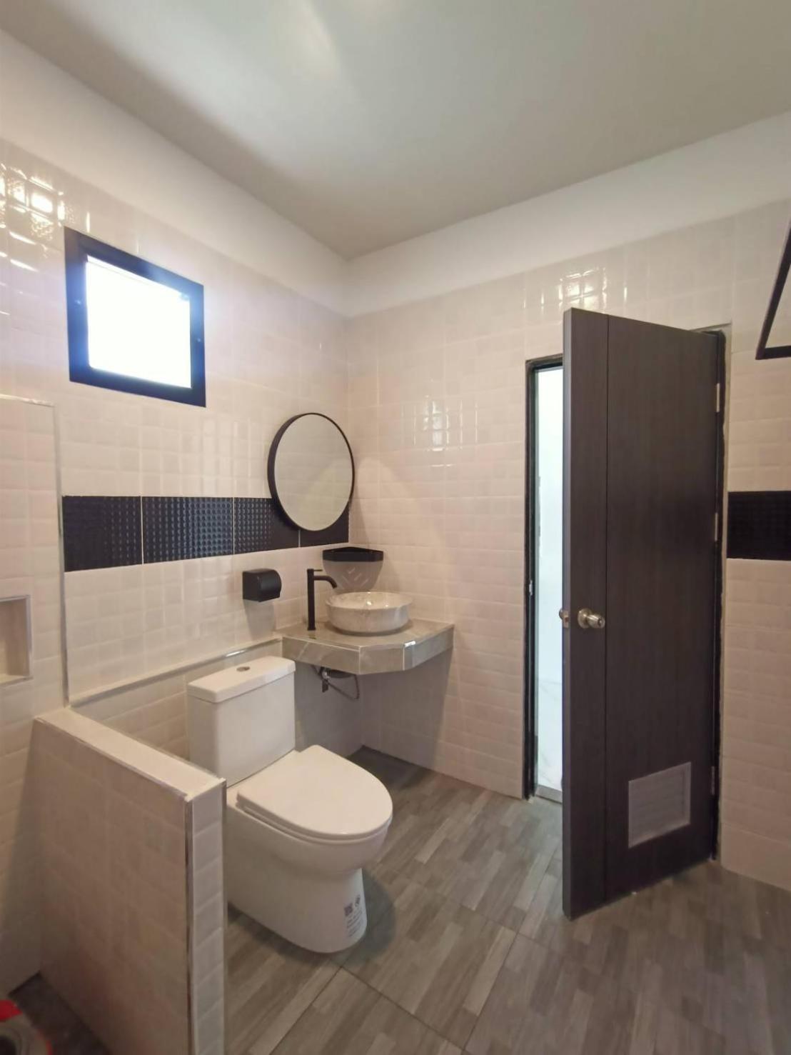 Lanta Buddy Resort , Long Beach