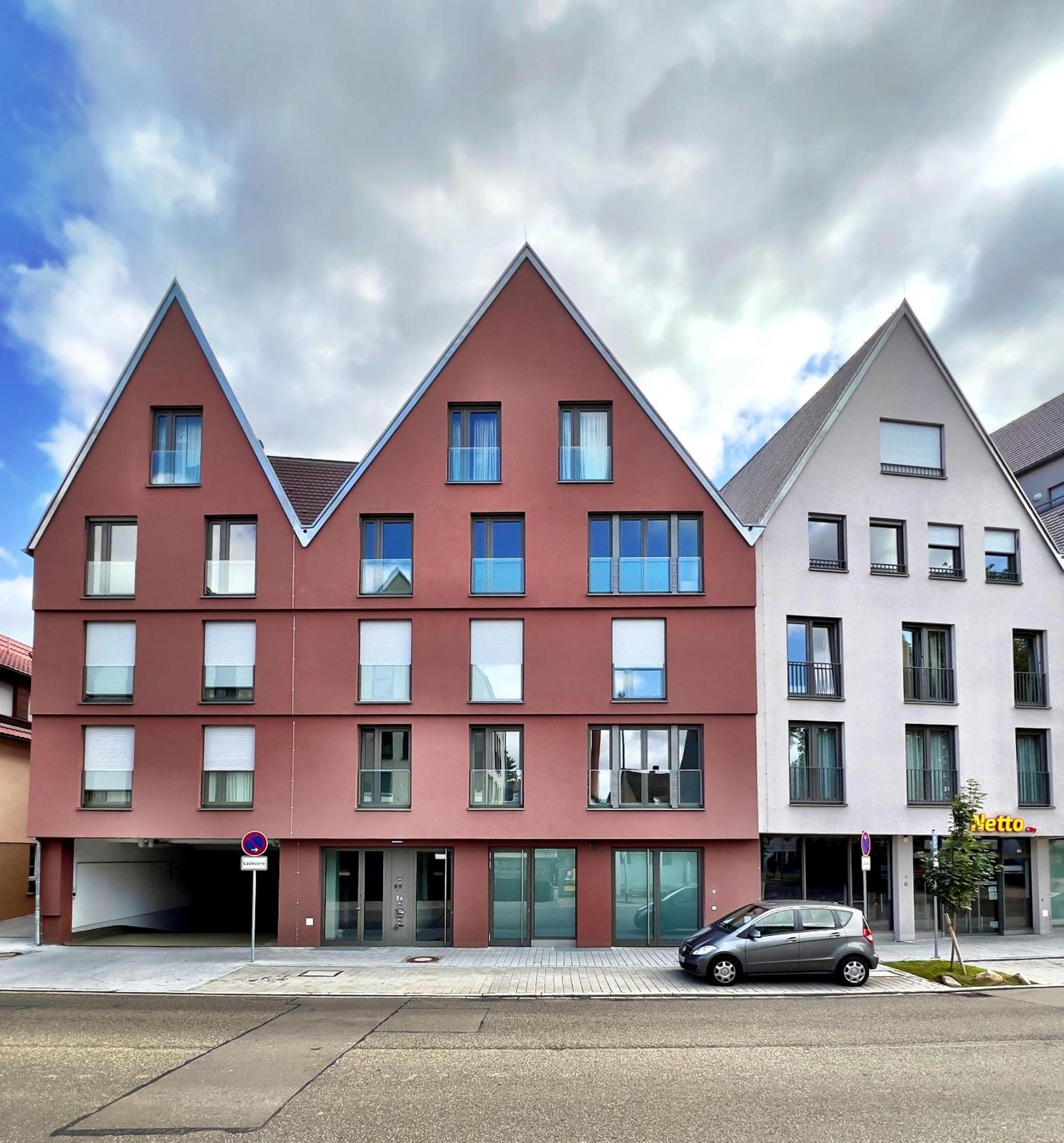 Özels Designer Loft Metzingen - Smart TV, Netflix, private kostenlose Tiefgarage, Self-Express Check-in,Check-out, Outlet 100m