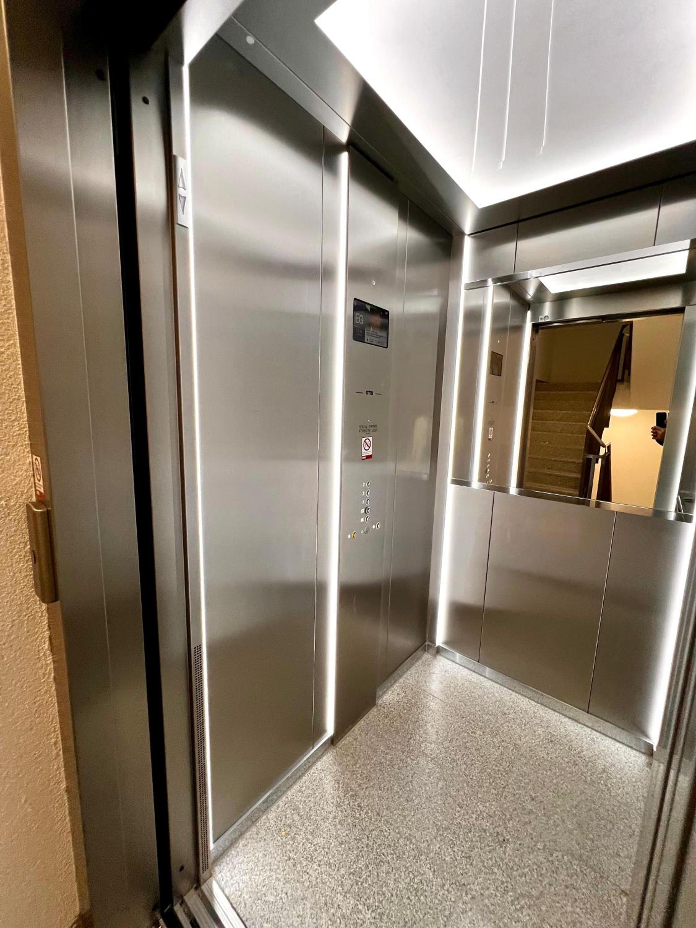 Özels Designer Loft Metzingen - Smart TV, Netflix, private kostenlose Tiefgarage, Self-Express Check-in,Check-out, Outlet 100m