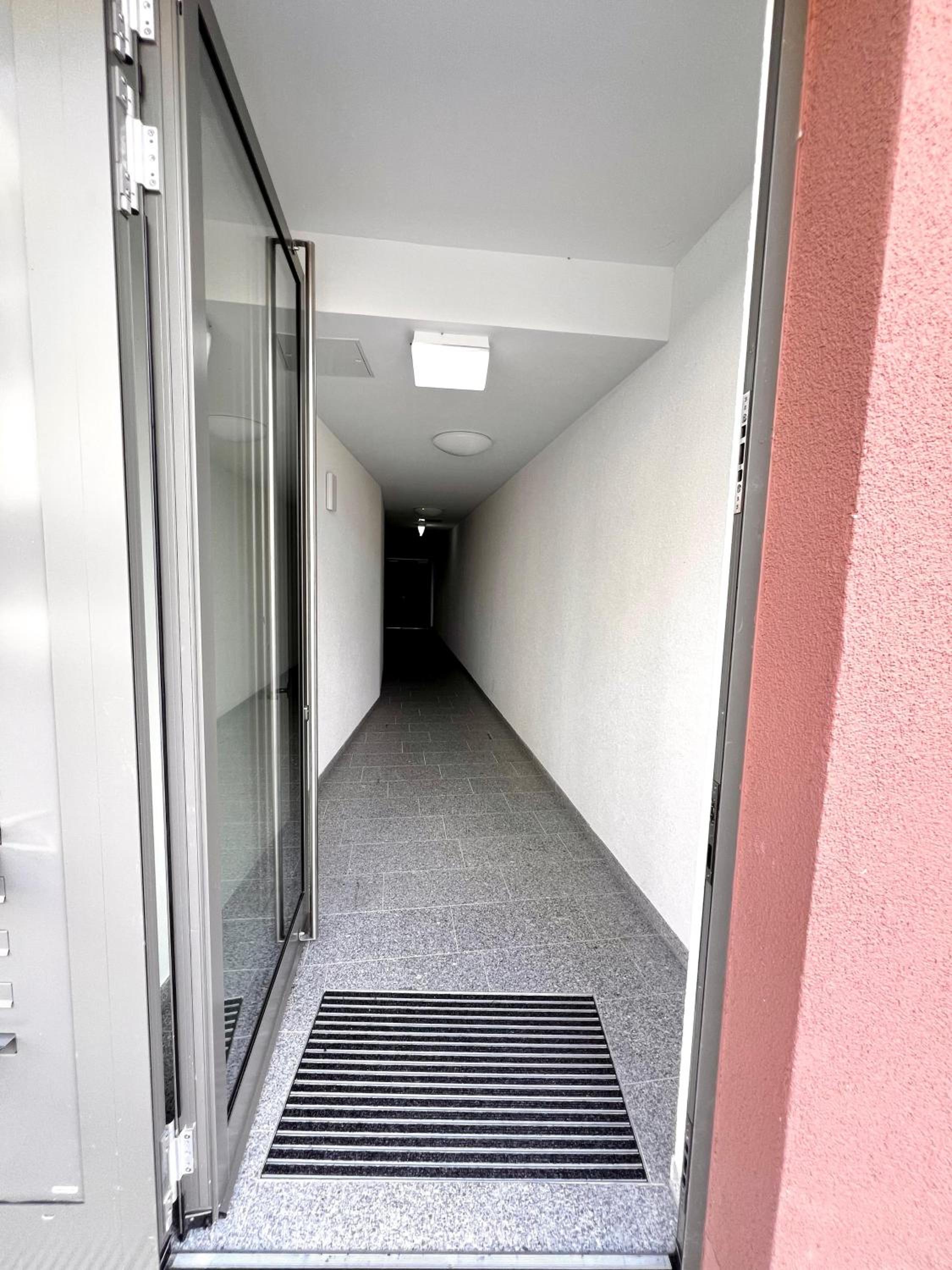 Özels Designer Loft Metzingen - Smart TV, Netflix, private kostenlose Tiefgarage, Self-Express Check-in,Check-out, Outlet 100m