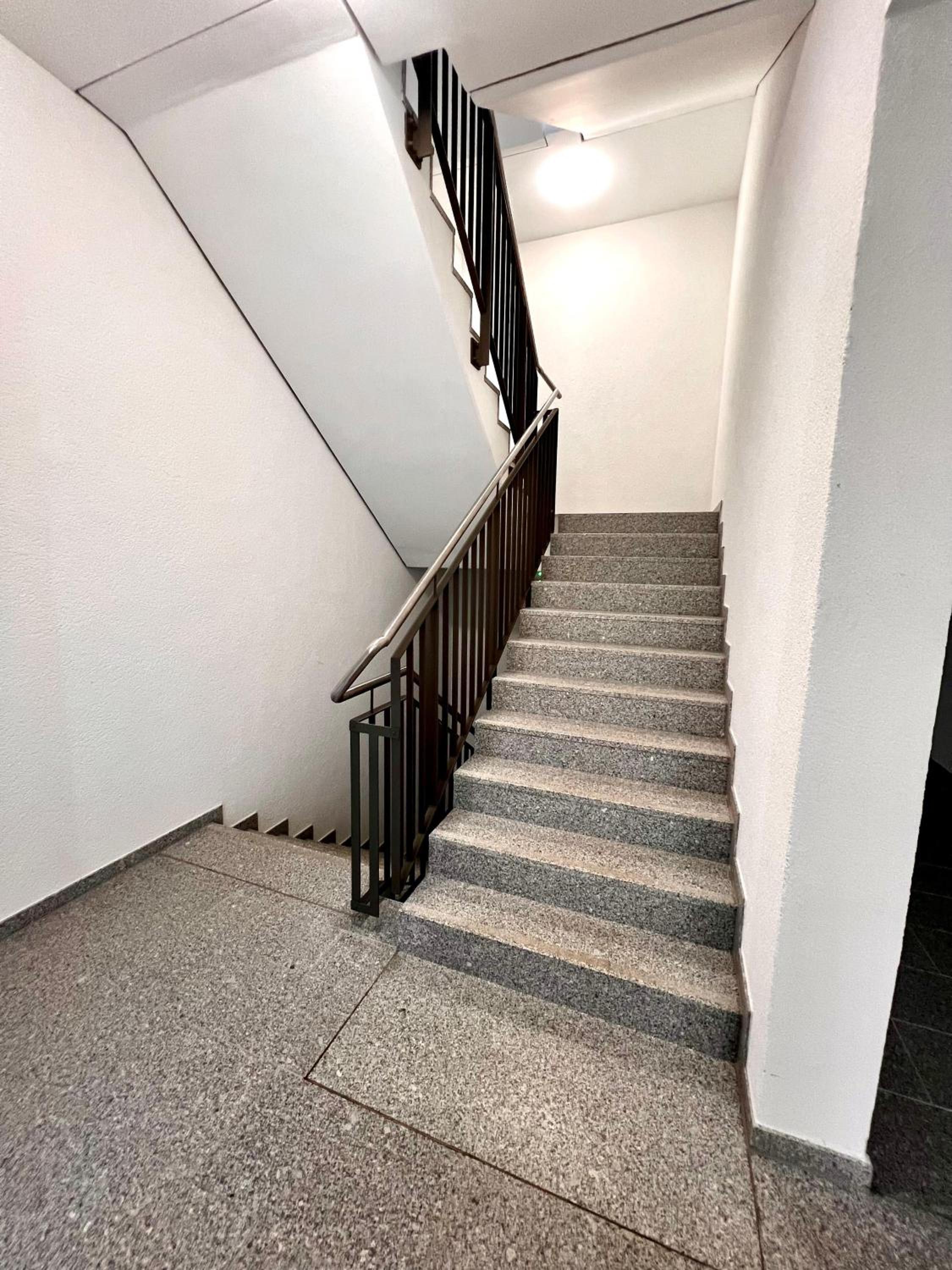 Özels Designer Loft Metzingen - Smart TV, Netflix, private kostenlose Tiefgarage, Self-Express Check-in,Check-out, Outlet 100m