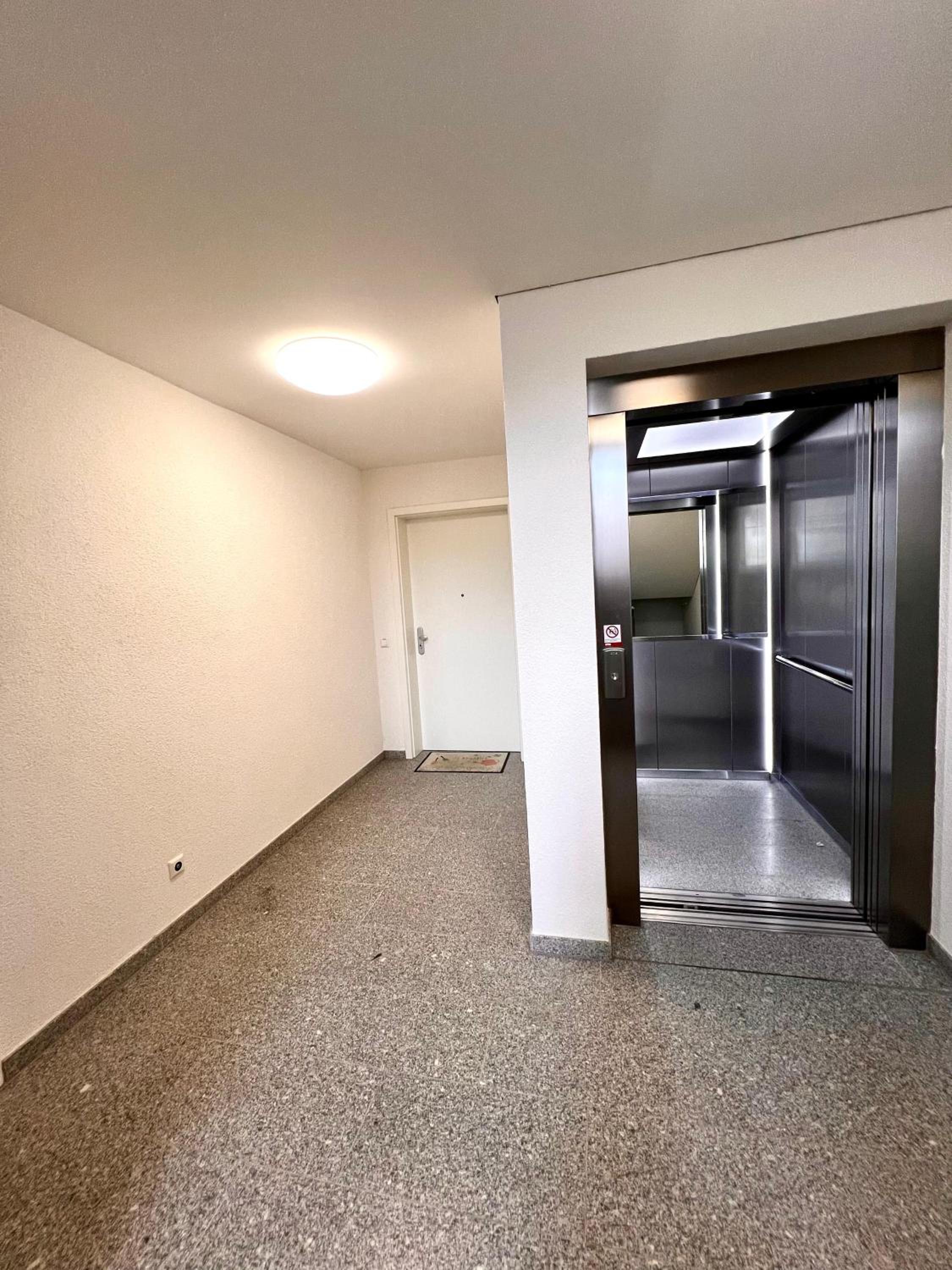 Özels Designer Loft Metzingen - Smart TV, Netflix, private kostenlose Tiefgarage, Self-Express Check-in,Check-out, Outlet 100m