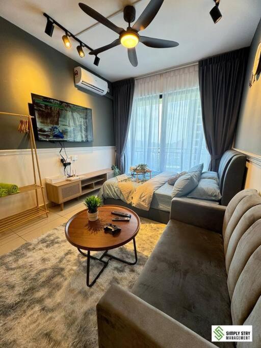 Central Park 2BR plus 1 Stylish 6PAX at Paradigm and Sutera