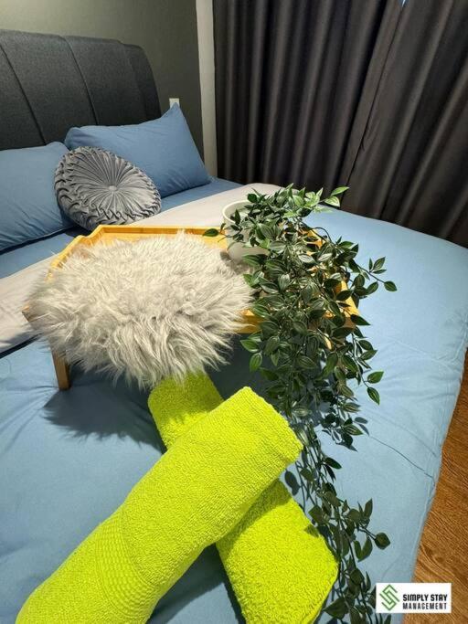 Central Park 2BR plus 1 Stylish 6PAX at Paradigm and Sutera