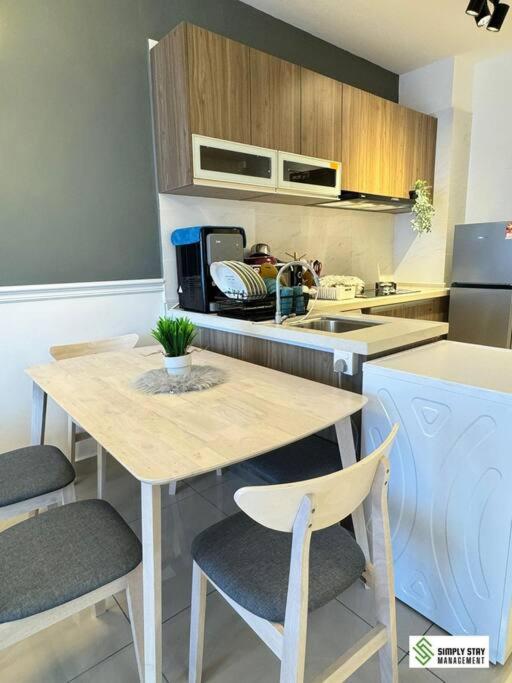Central Park 2BR plus 1 Stylish 6PAX at Paradigm and Sutera