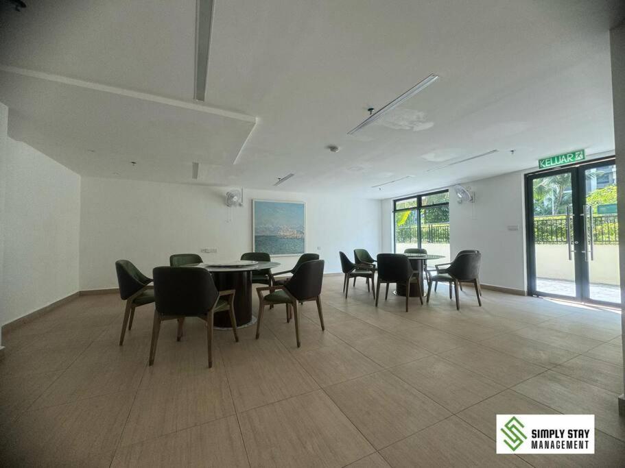 Central Park 2BR plus 1 Stylish 6PAX at Paradigm and Sutera