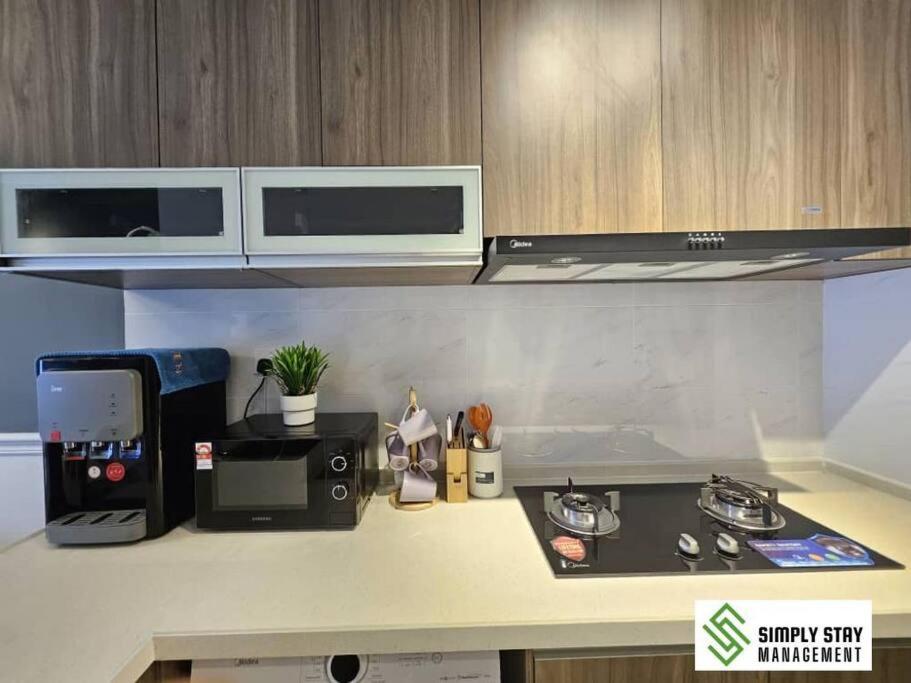 Central Park 2BR plus 1 Stylish 6PAX at Paradigm and Sutera