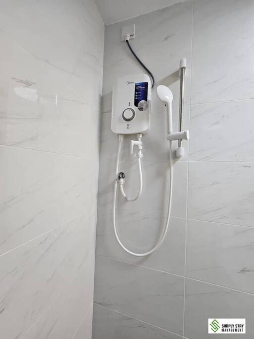 Central Park 2BR plus 1 Stylish 6PAX at Paradigm and Sutera