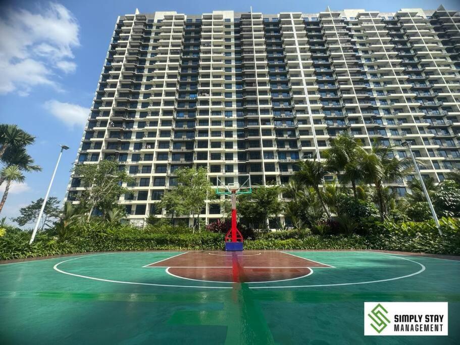 Central Park 2BR plus 1 Stylish 6PAX at Paradigm and Sutera