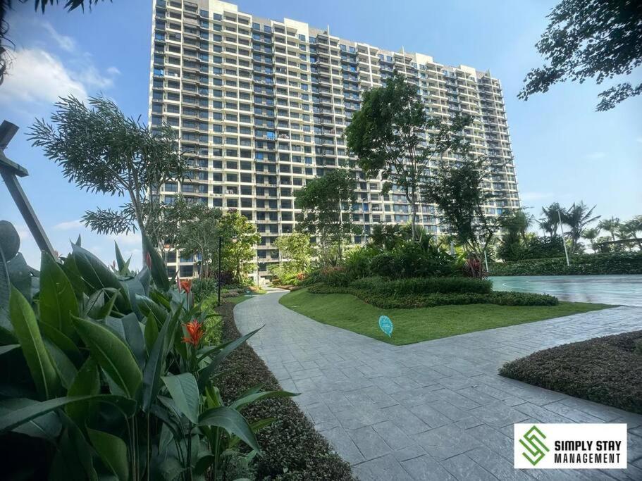 Central Park 2BR plus 1 Stylish 6PAX at Paradigm and Sutera