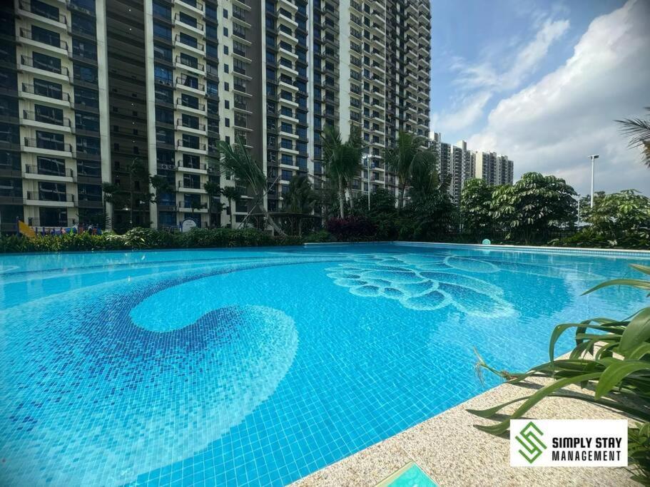 Central Park 2BR plus 1 Stylish 6PAX at Paradigm and Sutera