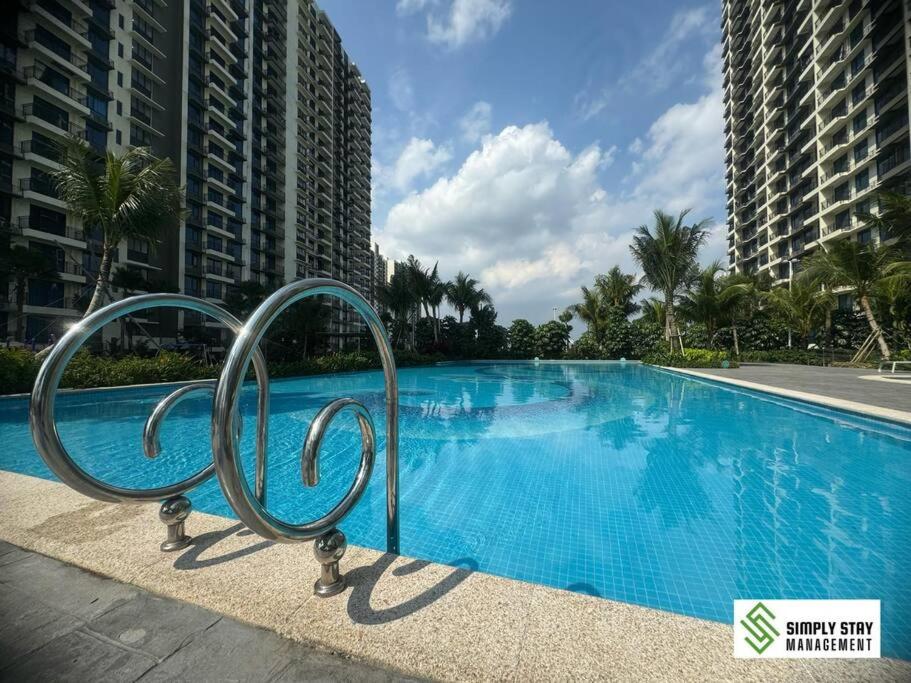 Central Park 2BR plus 1 Stylish 6PAX at Paradigm and Sutera