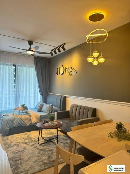 Central Park 2BR plus 1 Stylish 6PAX at Paradigm and Sutera