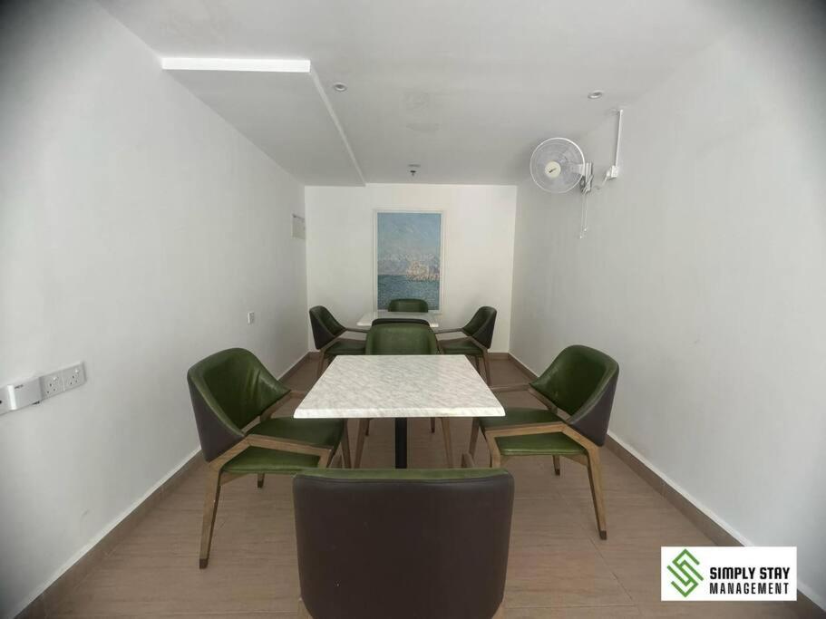 Central Park 2BR plus 1 Stylish 6PAX at Paradigm and Sutera