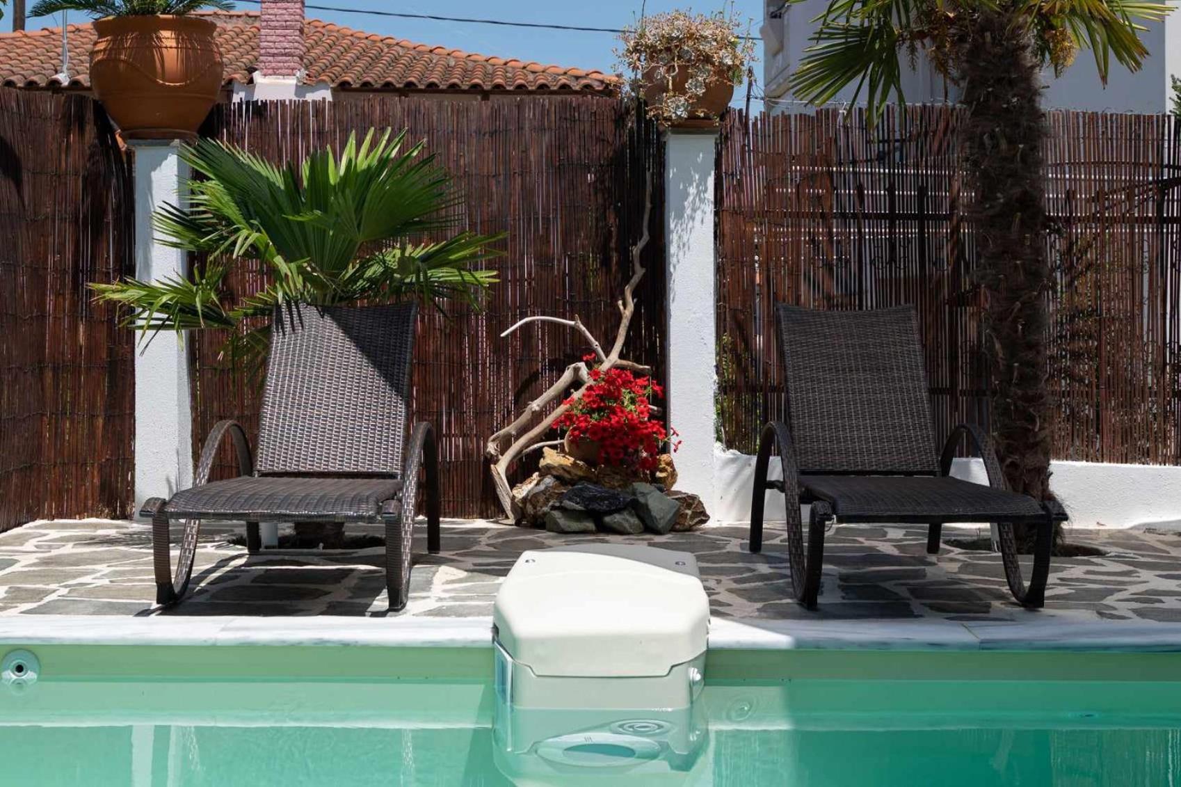 Villa Shada's pool & Jacuzzi view 3