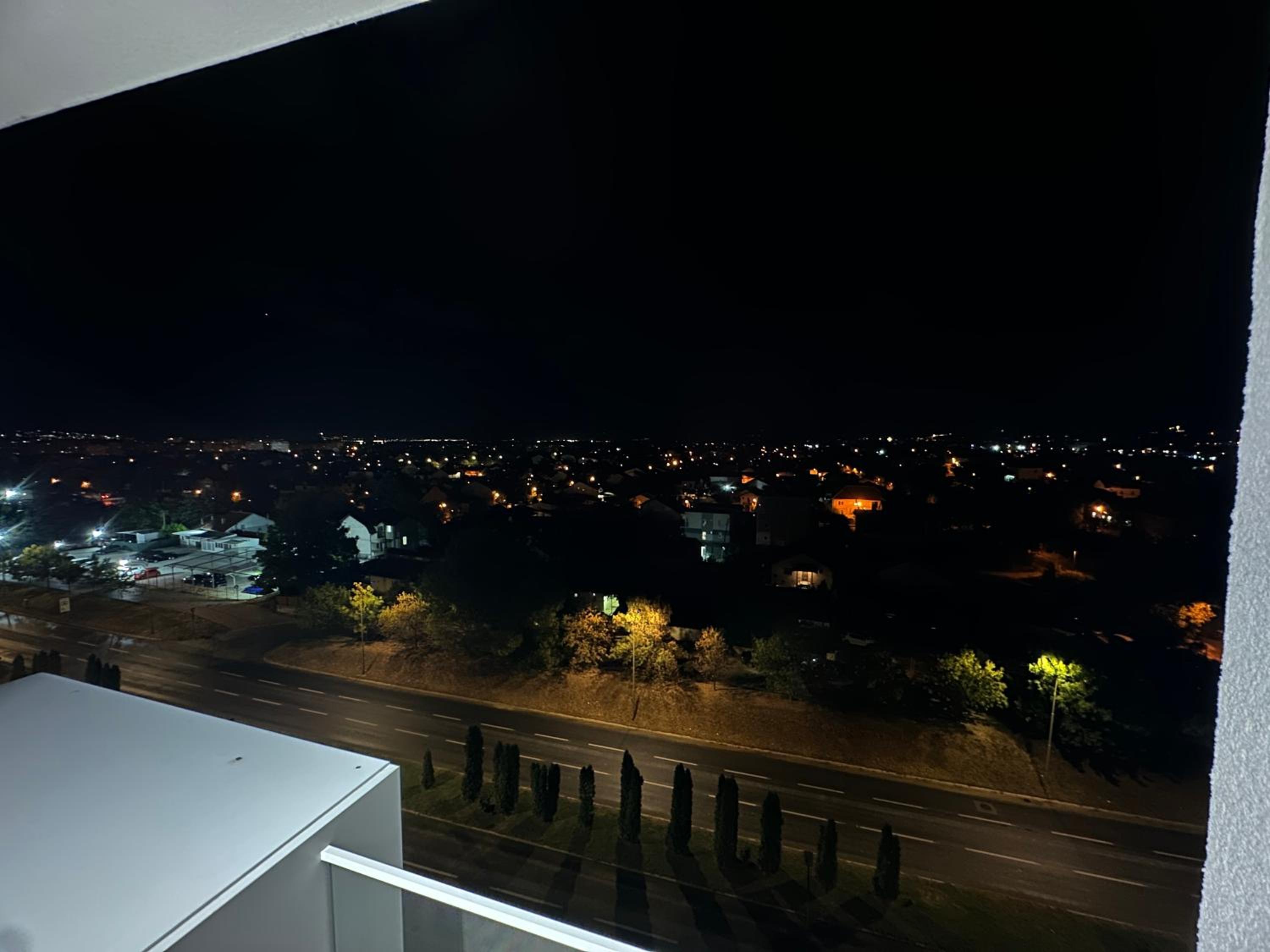 Thomas two bedroom apartment-private parking view 5