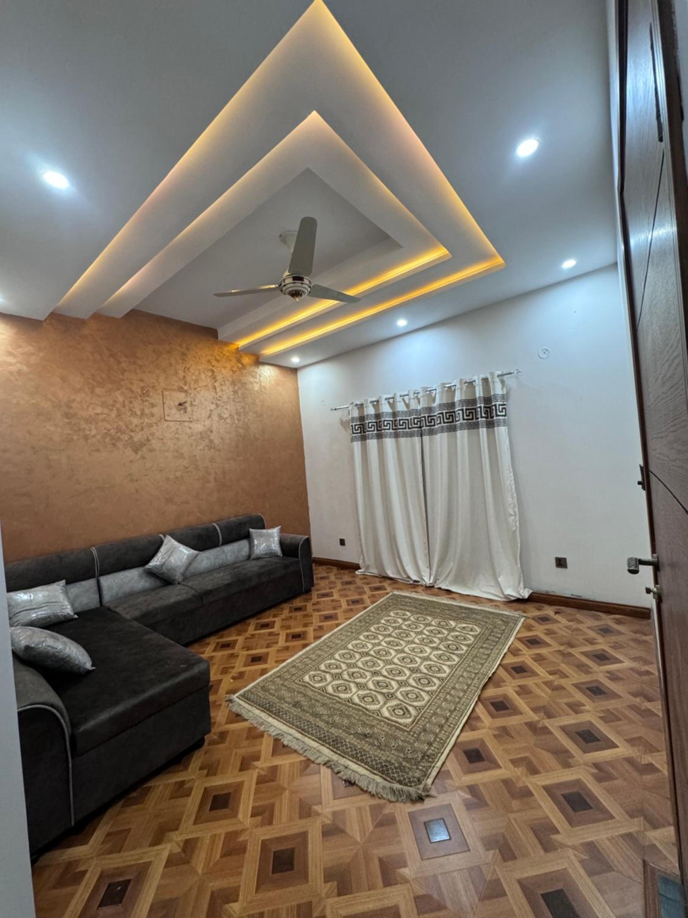 Fully furnished 4bed villa Bahria Town Karachi