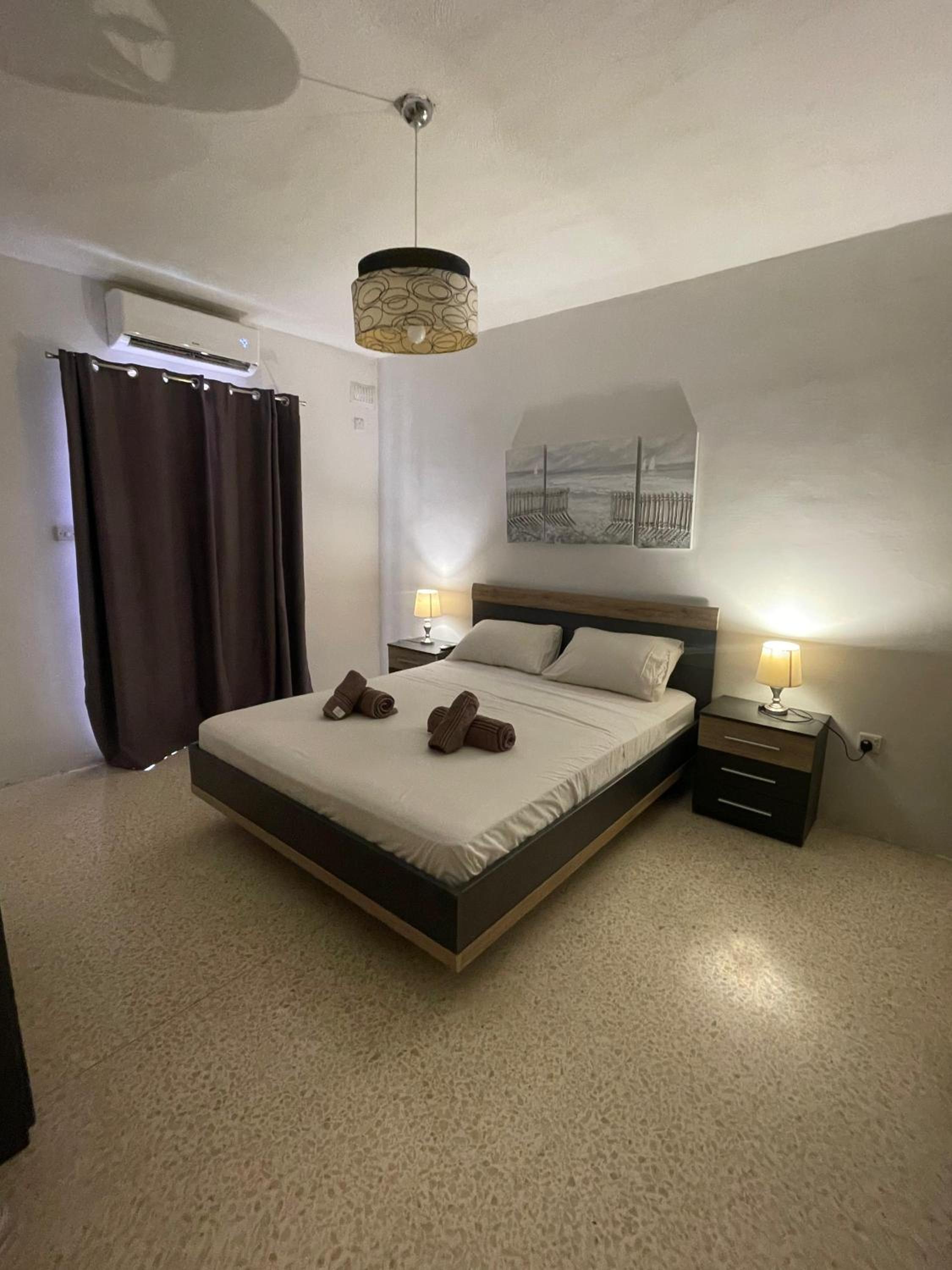 Amazing Double Room In Sliema view 2