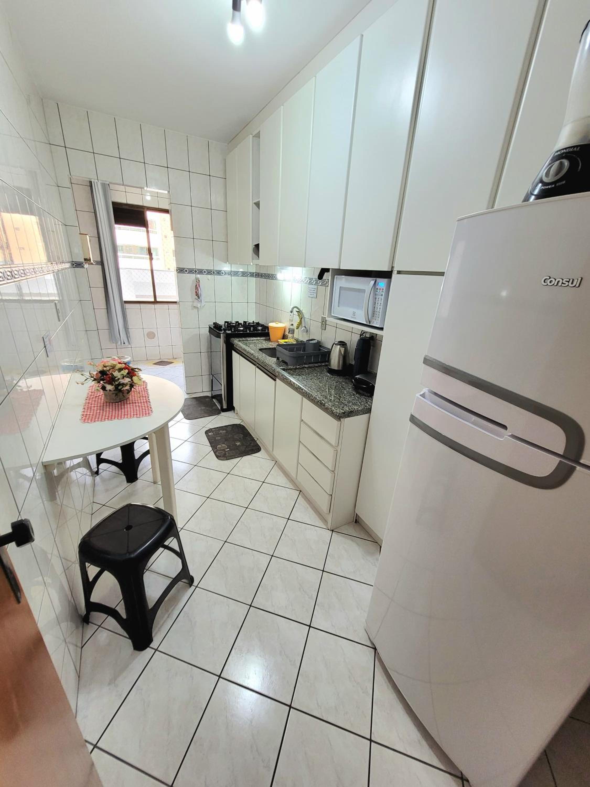 Apartamento 200 metros da praia 03 quartos com ar condicionado - Meia Praia - Itapema