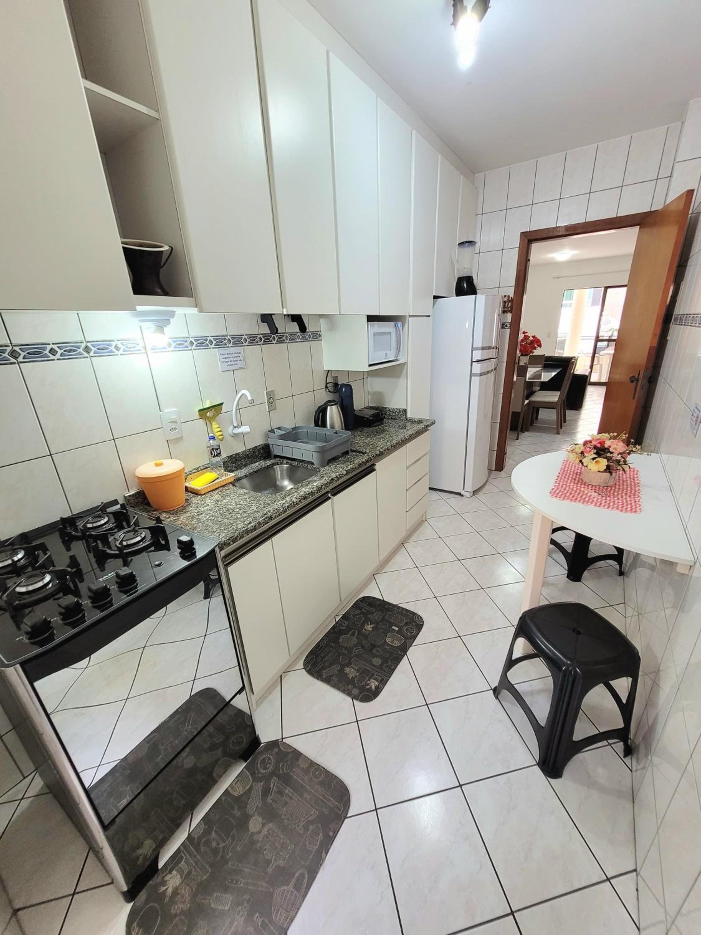 Apartamento 200 metros da praia 03 quartos com ar condicionado - Meia Praia - Itapema