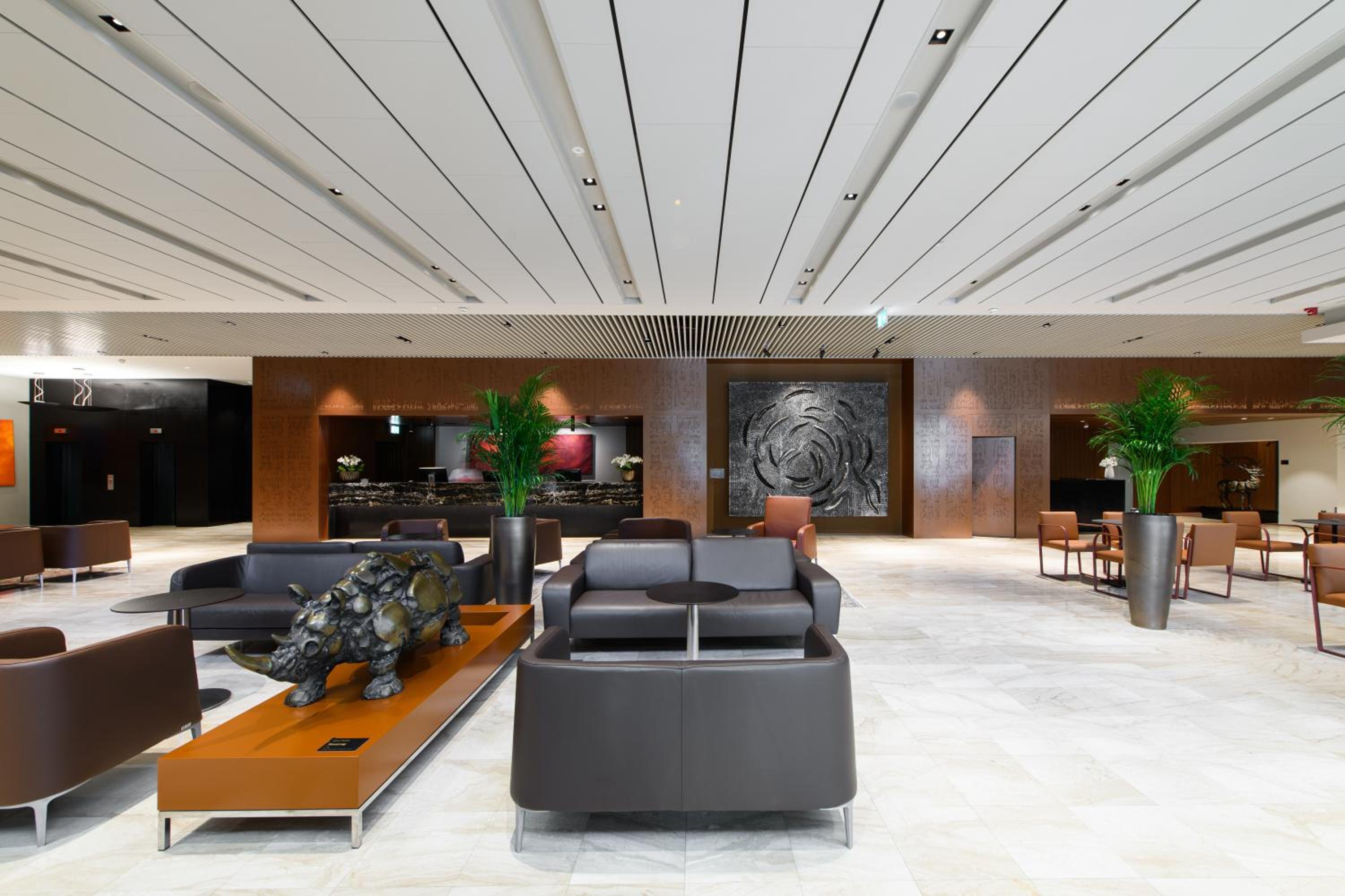 Reception & Lobby
