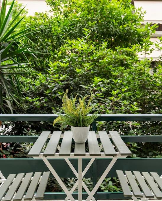 Ella's Cozy escape with balcony!
