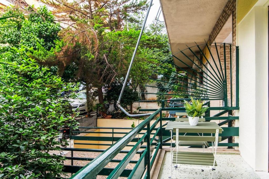 Ella's Cozy escape with balcony!