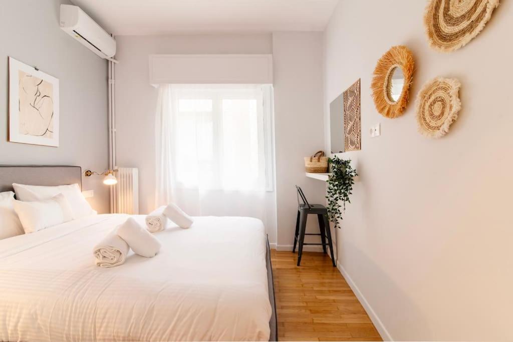 Ella's Cozy escape with balcony!