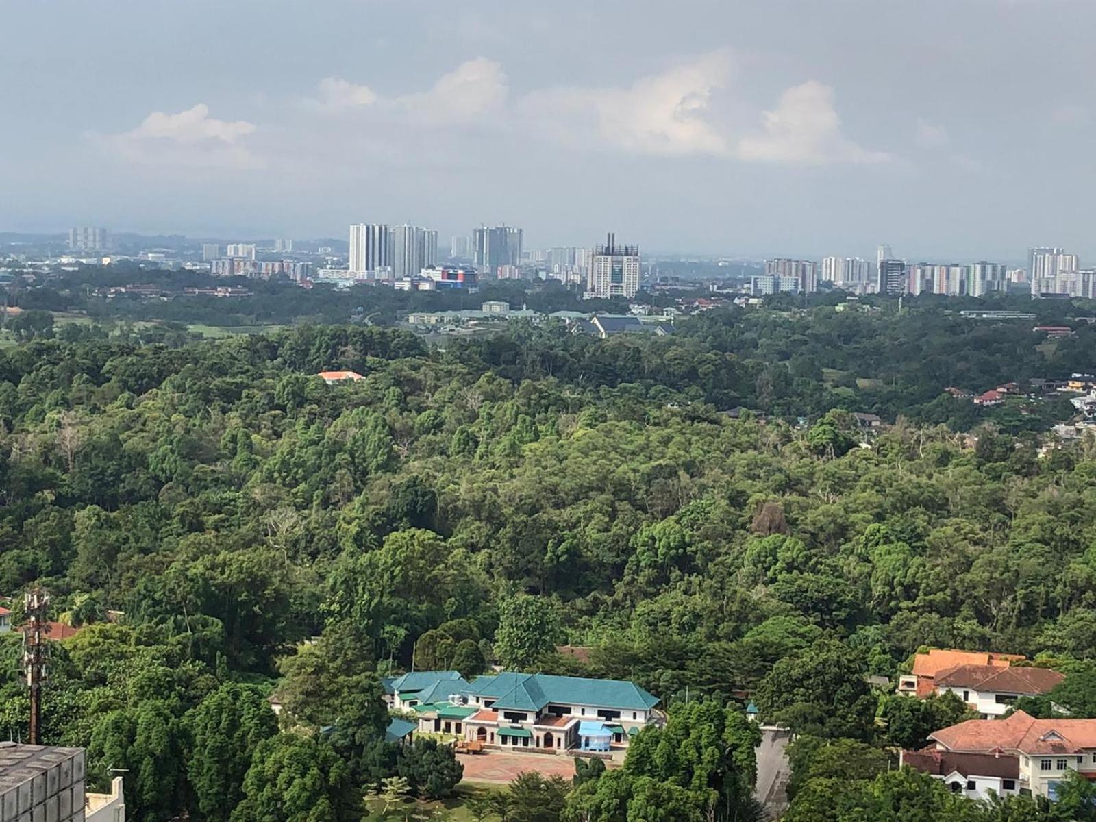 Minsu 3 Bedroom and 3 Bathroom, City Center, Beach, shopping, relax in Danga Bay, Johor Bahru