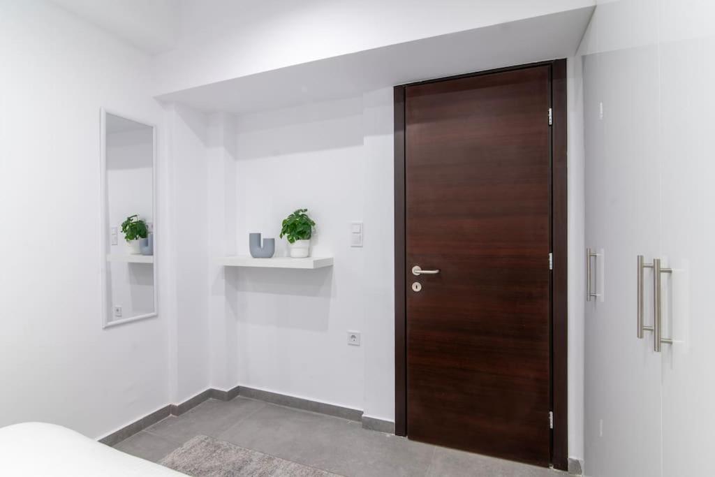 Mila Hidden GEM Apart in Kolonaki with backyard