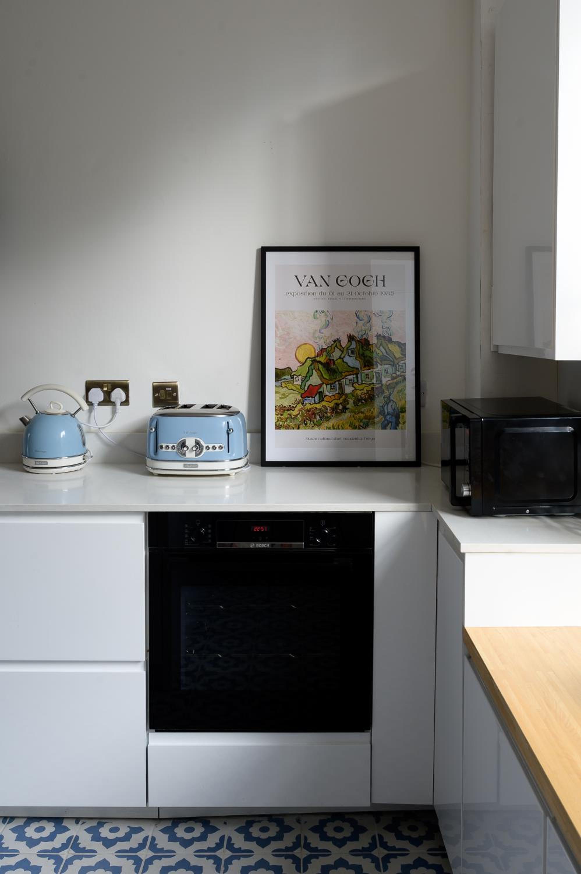 Entire Home - Classic Chelsea Town House Maisonette