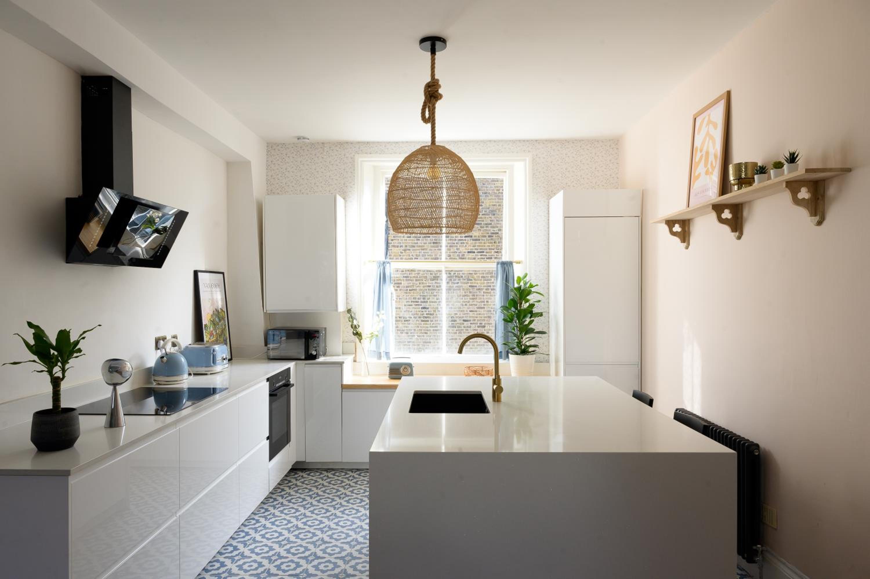 Entire Home - Classic Chelsea Town House Maisonette