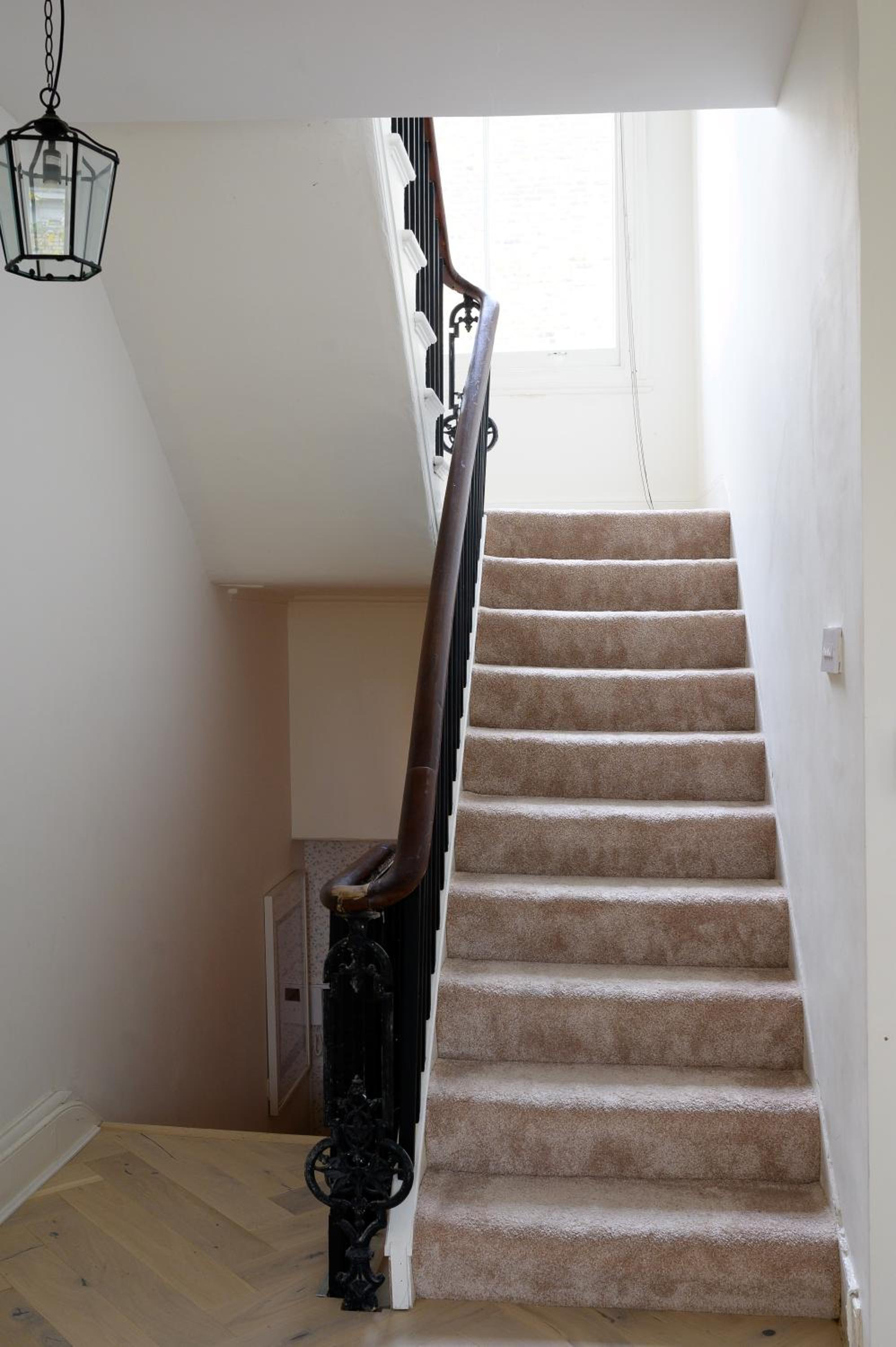 Entire Home - Classic Chelsea Town House Maisonette