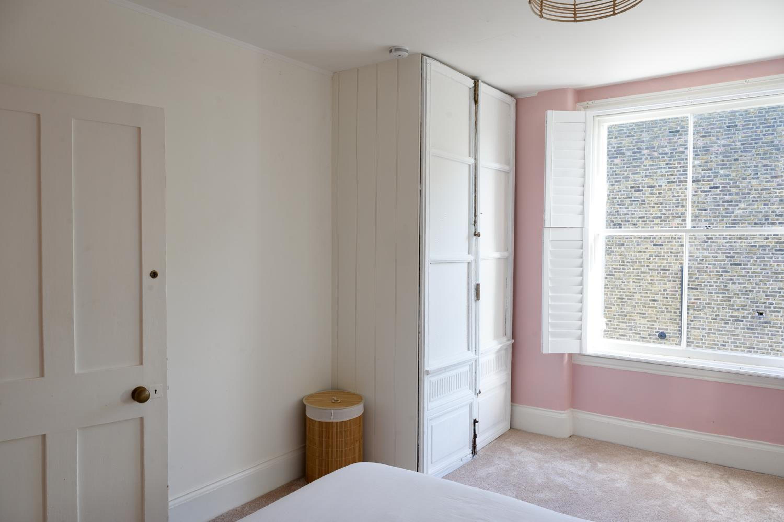 Entire Home - Classic Chelsea Town House Maisonette