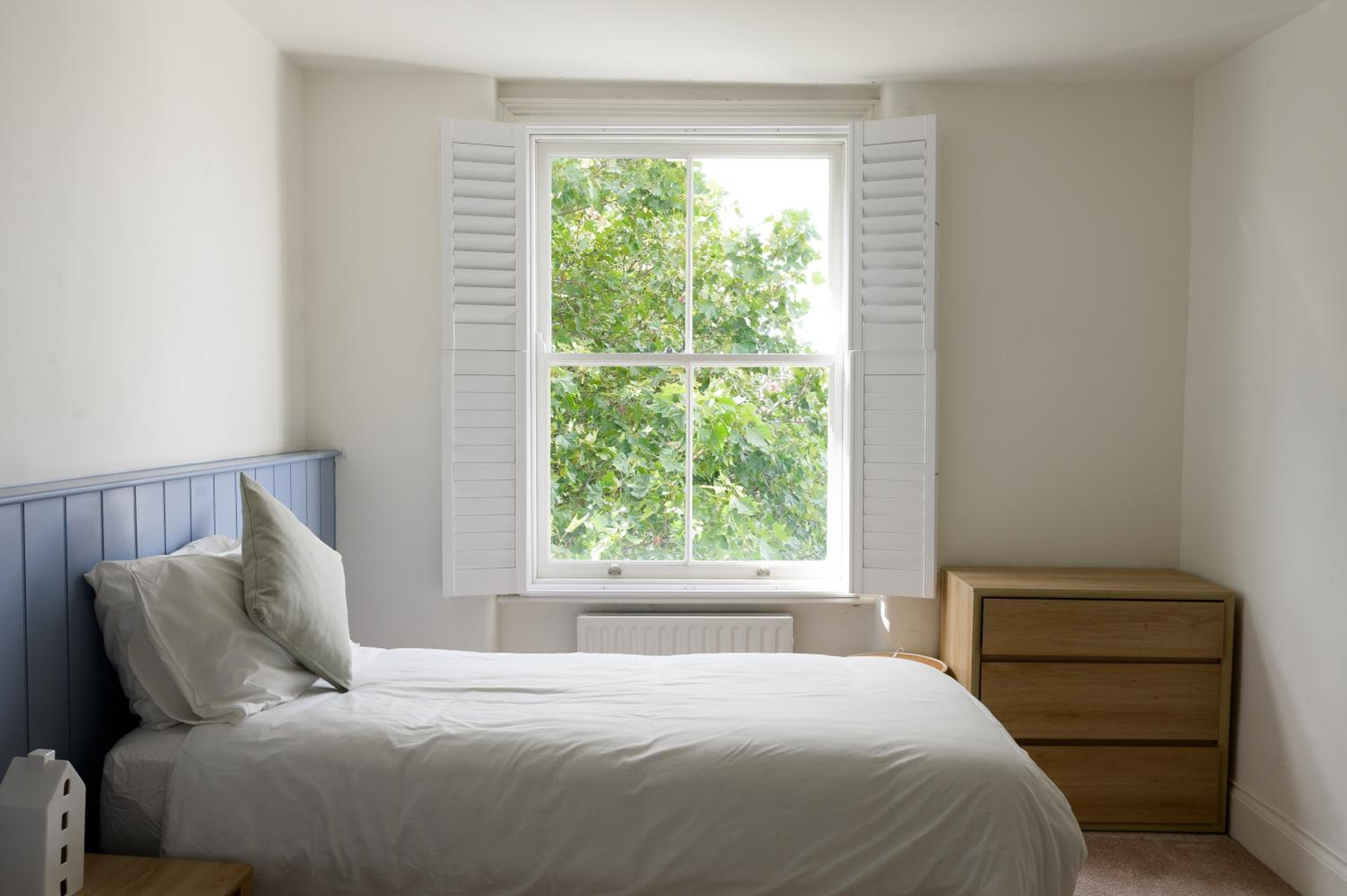 Entire Home - Classic Chelsea Town House Maisonette