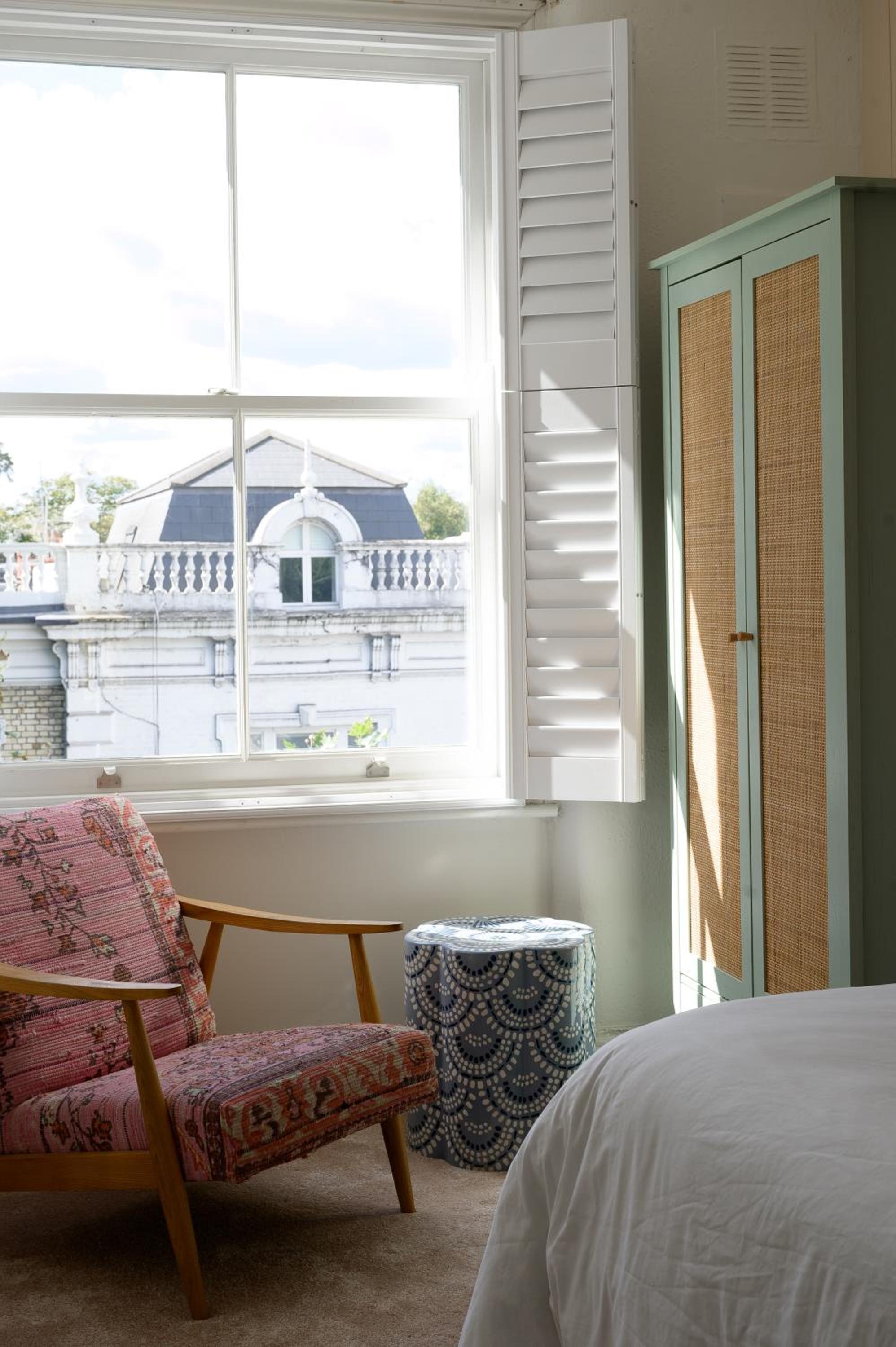 Entire Home - Classic Chelsea Town House Maisonette