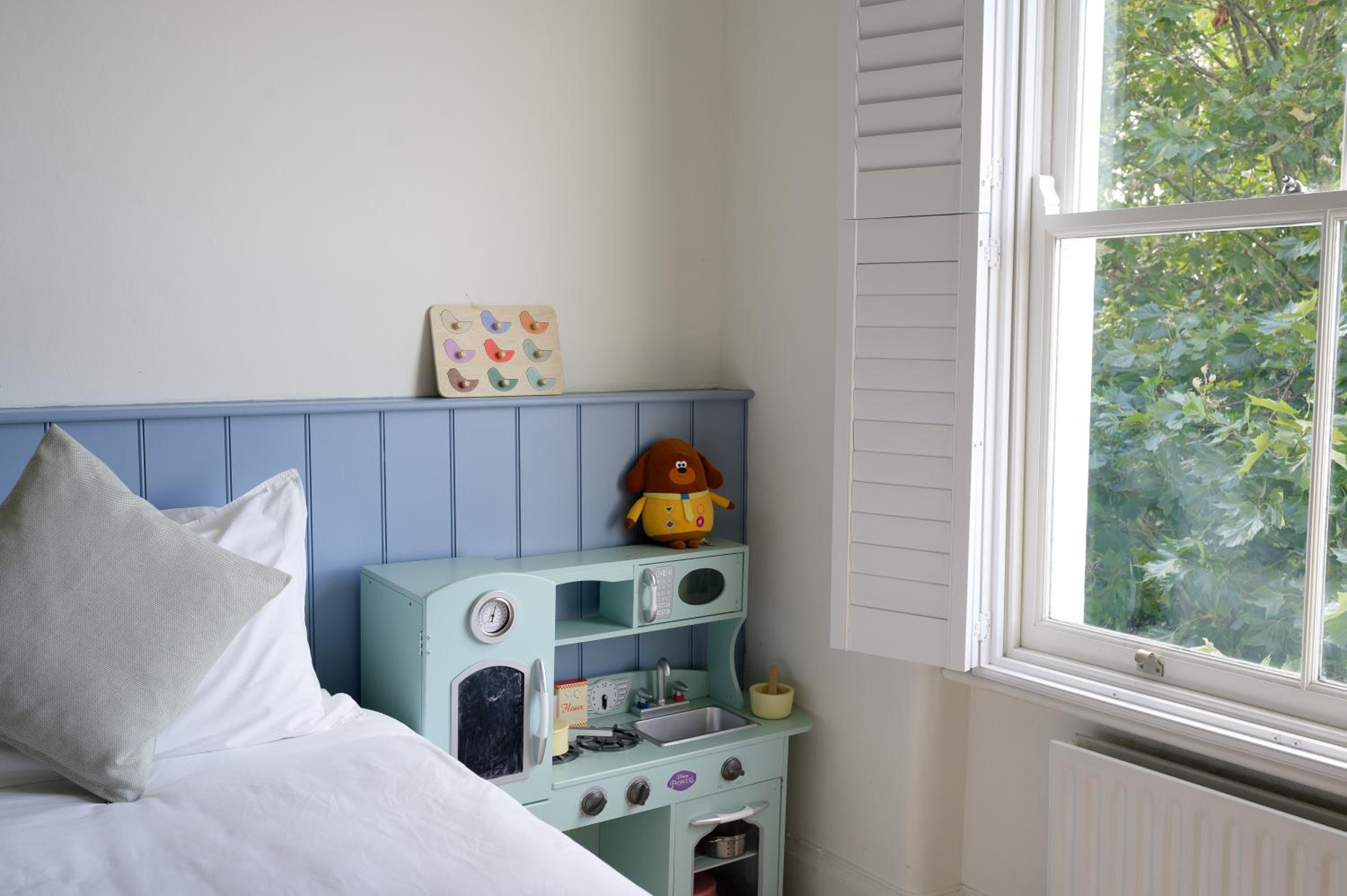 Entire Home - Classic Chelsea Town House Maisonette