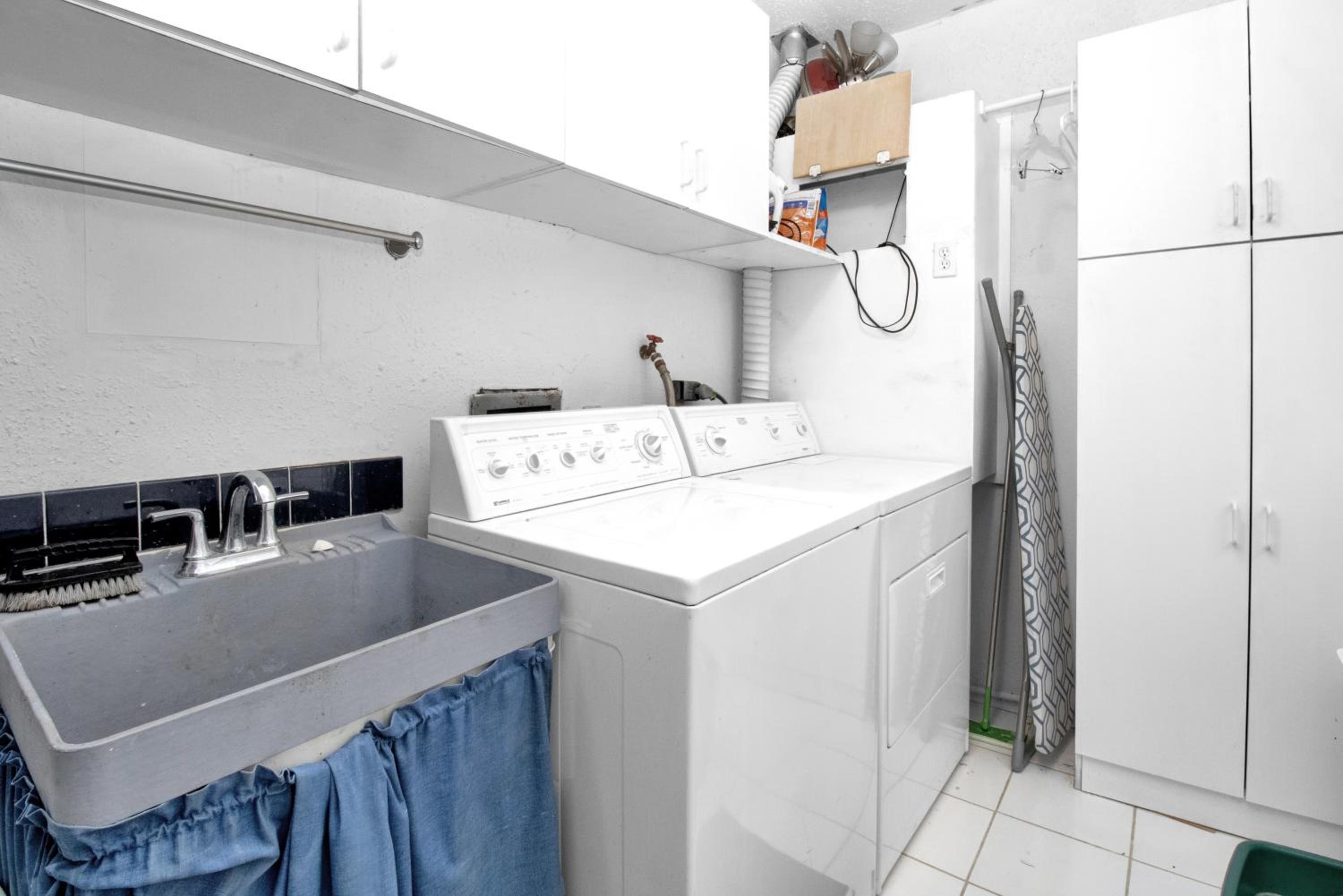 Pet Friendly Canal Front 3-Bedroom Grand Villa with Pool, Linai and Dock view 2