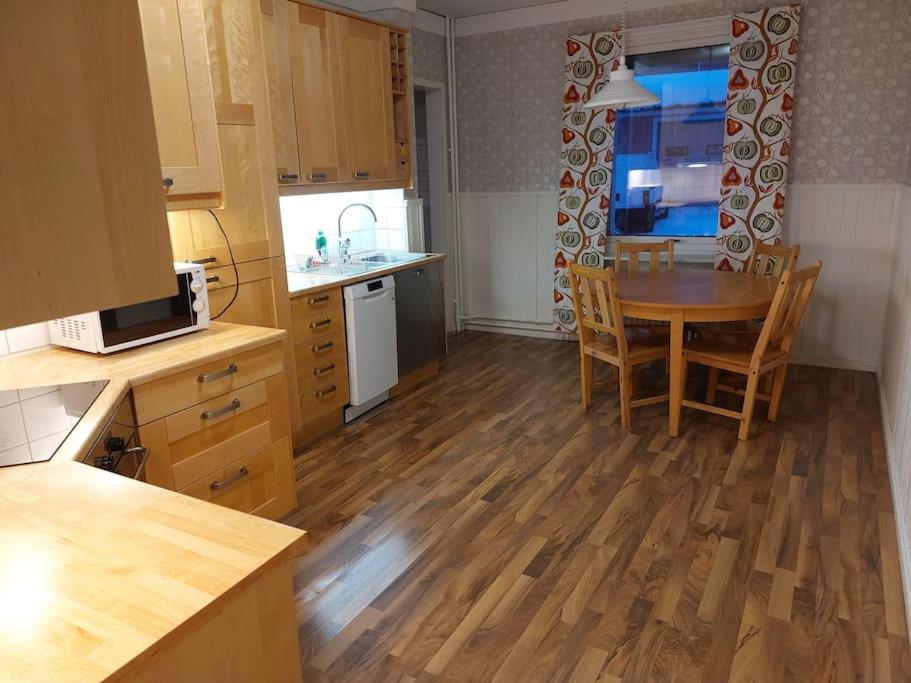 Spacious three-room apartment with balcony view 3