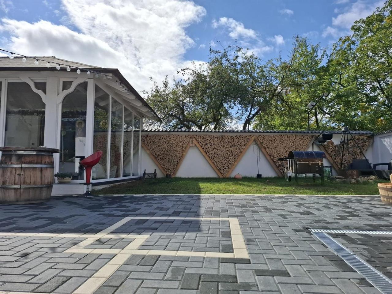 Cabana Razvan Forest